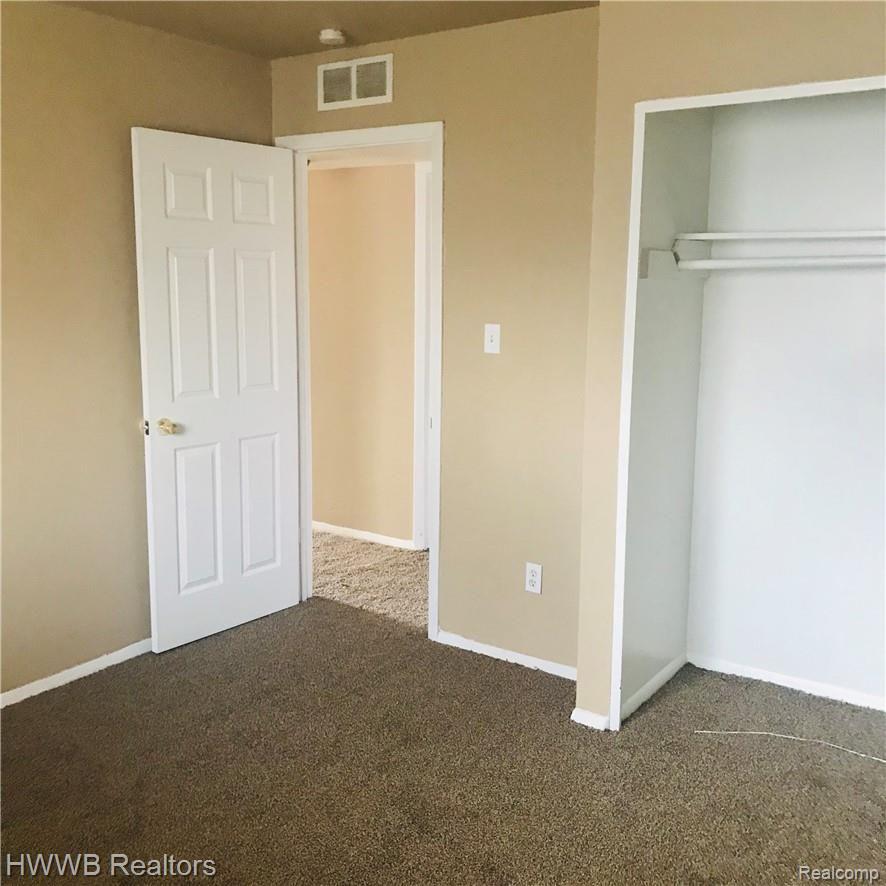 108 West Rutgers Avenue Pontiac, MI 48340 - Photo 7 of 11 Beds.jpg