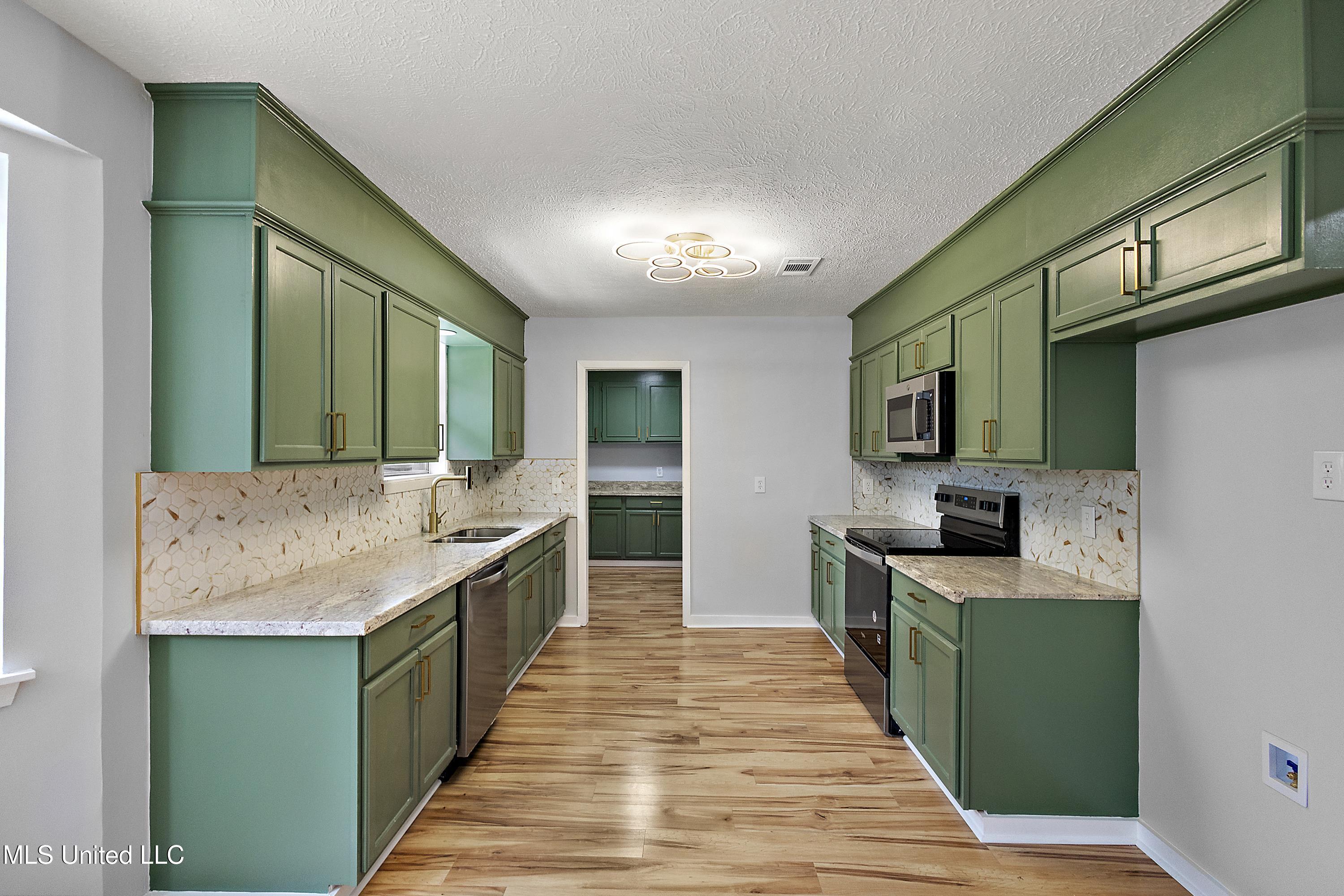 206 Indian Mound Road Clinton, MS 39056 - Photo 5 of 17 IMG_1527