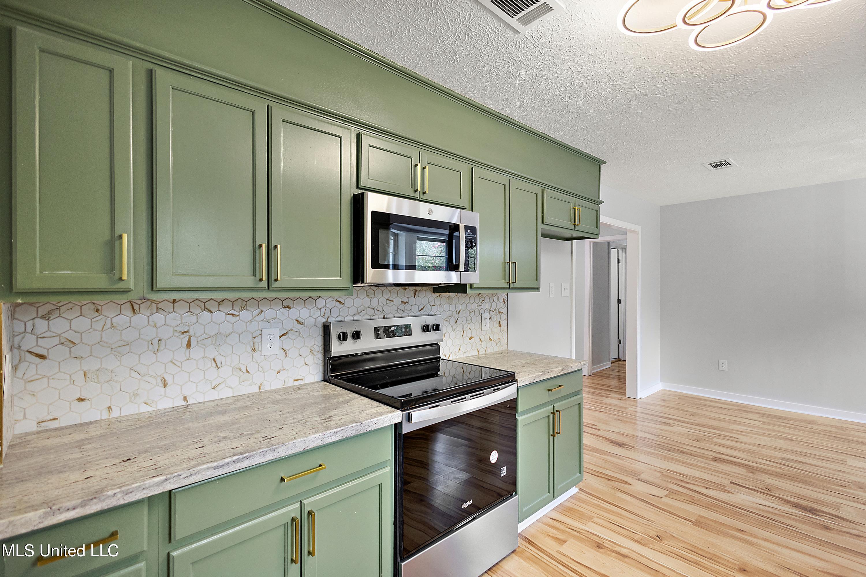 206 Indian Mound Road Clinton, MS 39056 - Photo 6 of 17 IMG_1530