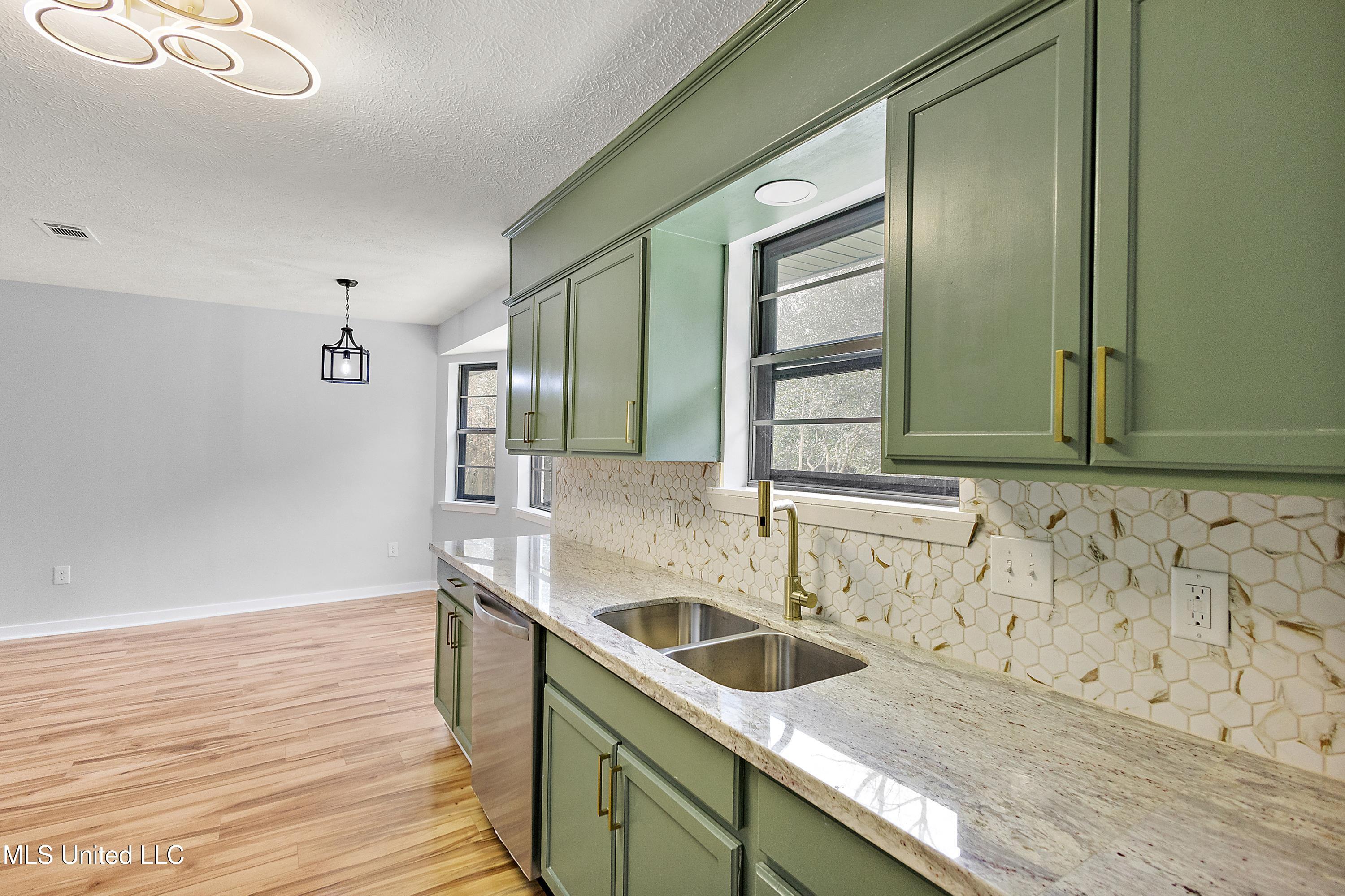 206 Indian Mound Road Clinton, MS 39056 - Photo 7 of 17 IMG_1531