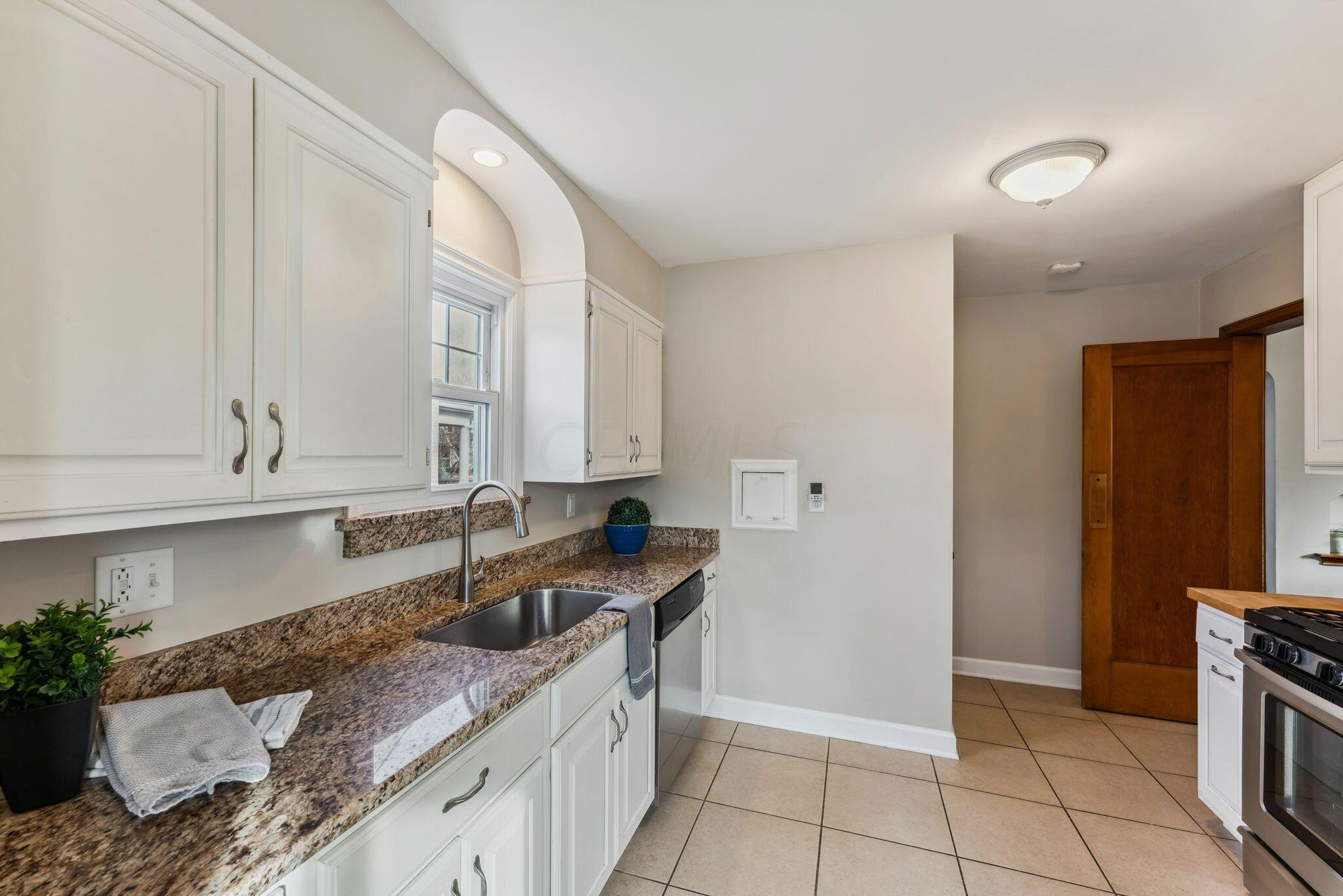 771 Vernon Road Columbus, OH 43209 - Photo 25 of 52 Kitchen