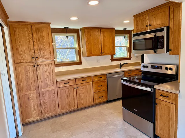 $2,900 | 4700 Teonia Woods Drive, Rolling Meadows, IL 60008