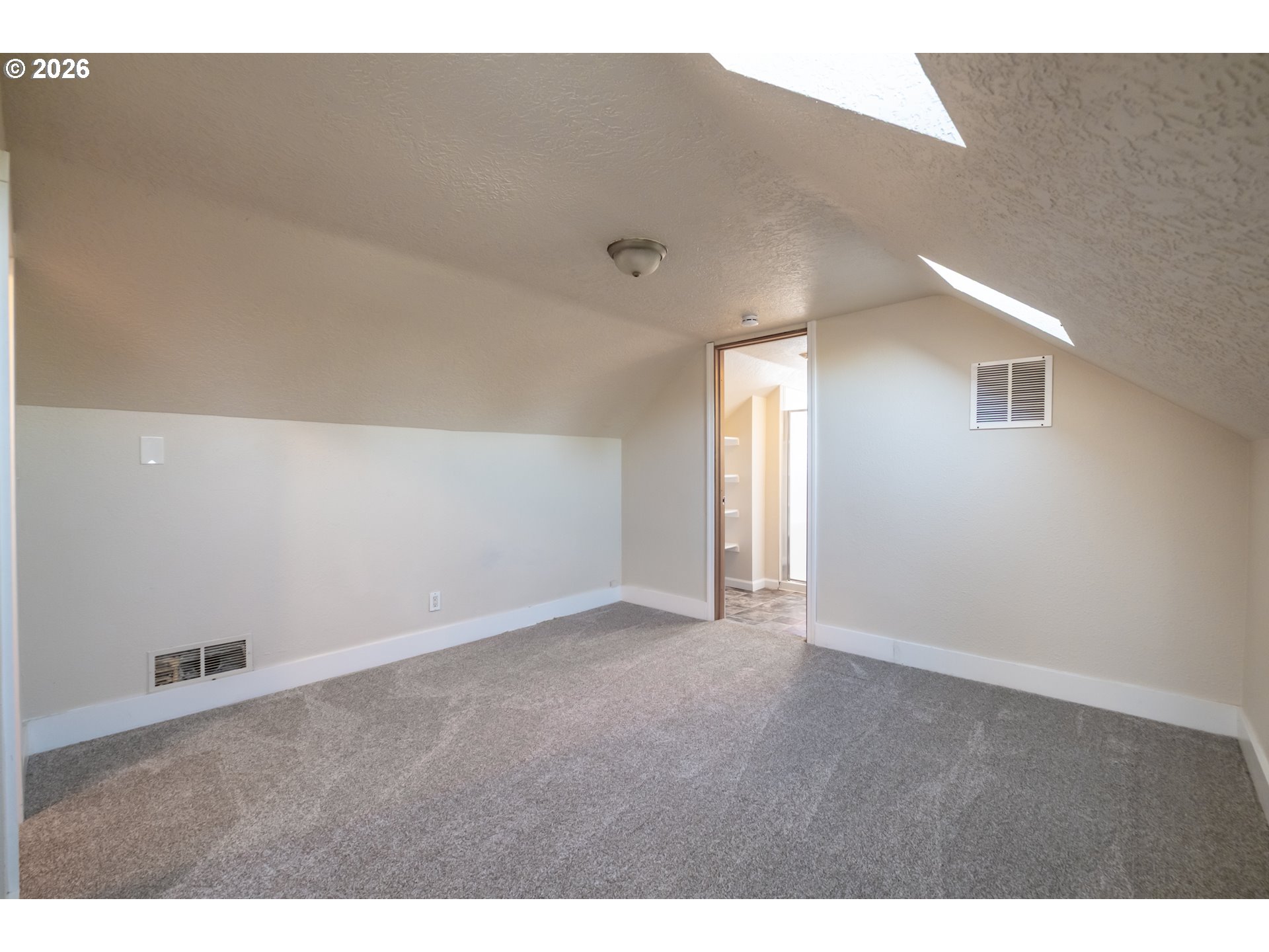 3392 Sunnyview Road Northeast Salem, OR 97301 - Photo 18 of 47 a view of an empty room