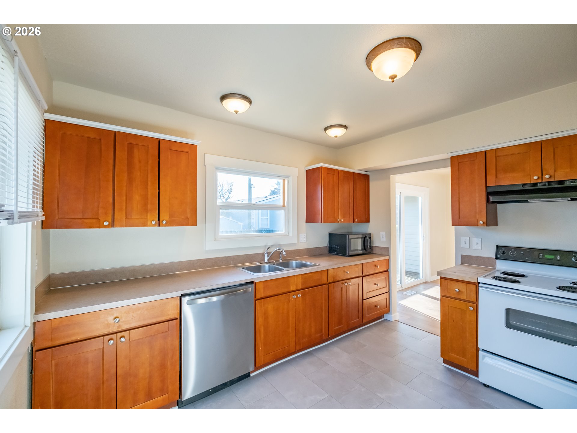3392 Sunnyview Road Northeast Salem, OR 97301 - Photo 7 of 47 a kitchen with stainless steel appliances granite countertop a stove a sink and a refrigerator