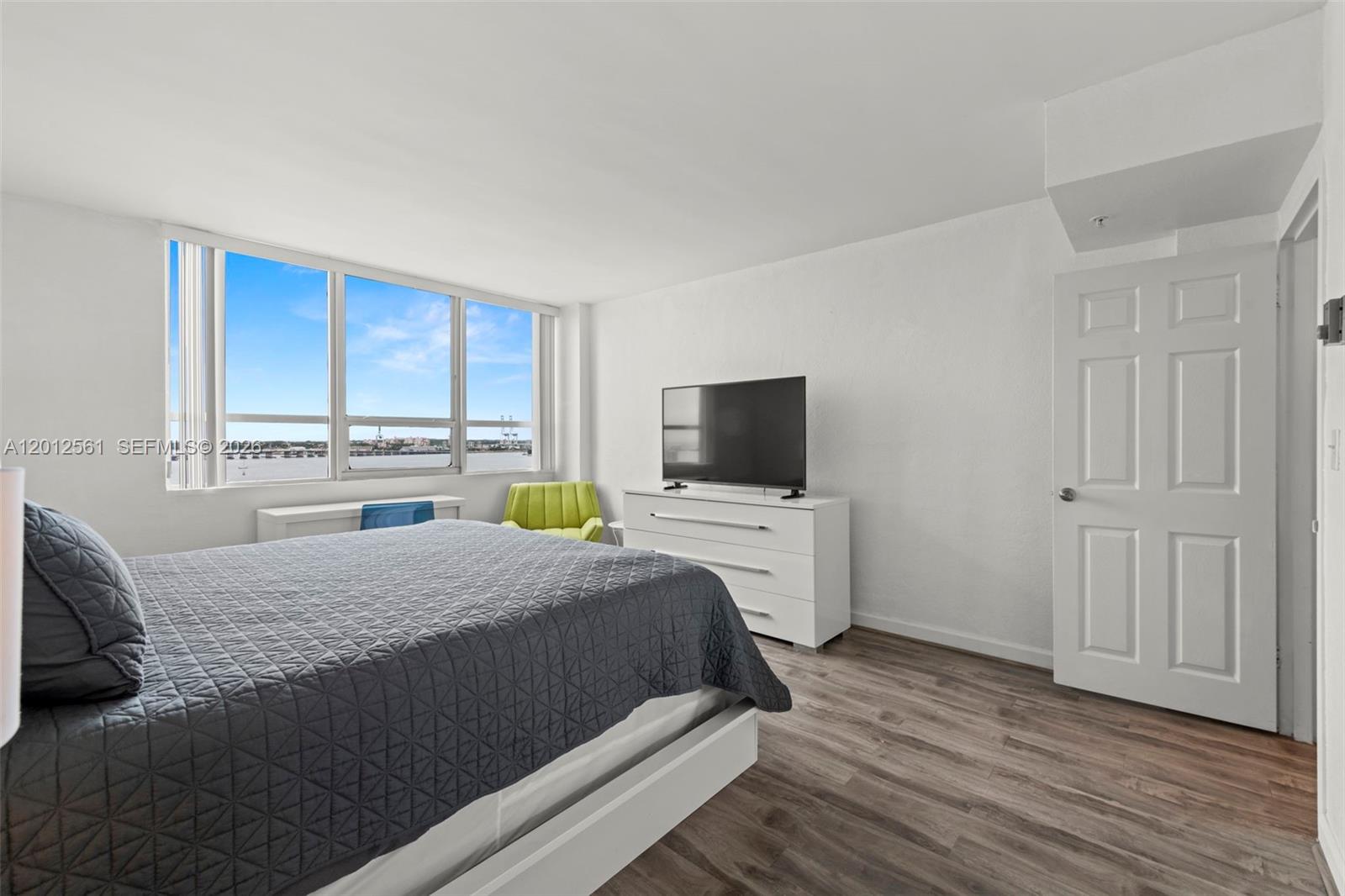 1500 Bay Road, Unit 1438S Miami Beach, FL 33139 - Photo 23 of 43 Primary bedroom