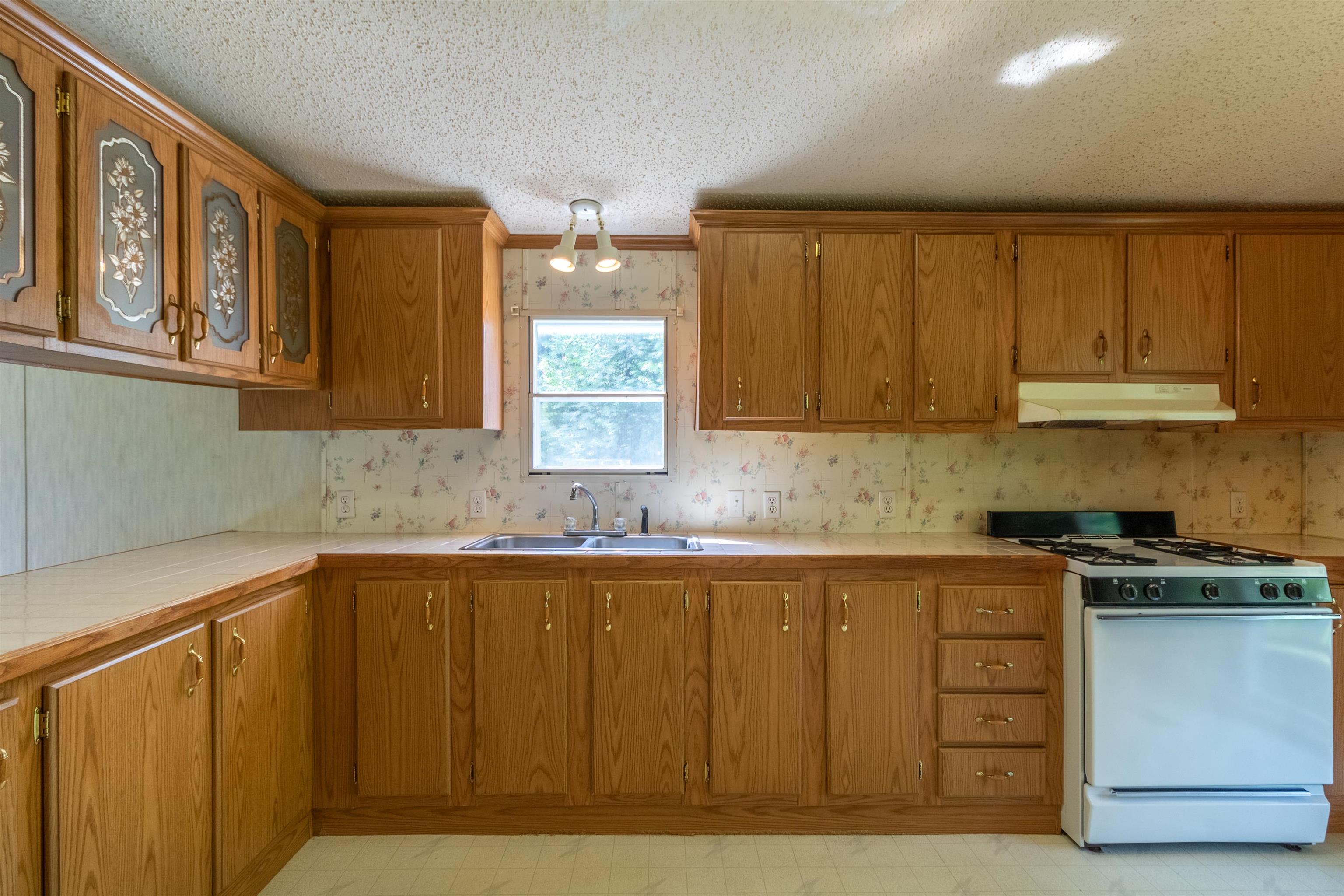 402 Daniels Pond Road Glover, VT 05839 - Photo 6 of 40