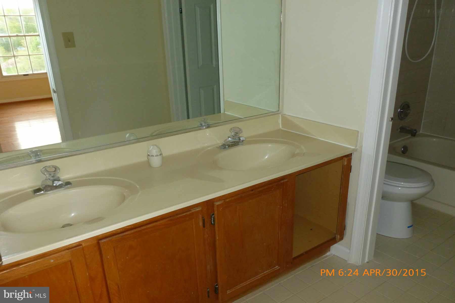 9427 Rosmarin Way Laurel, MD 20708 - Photo 19 of 26 Hall Bath
