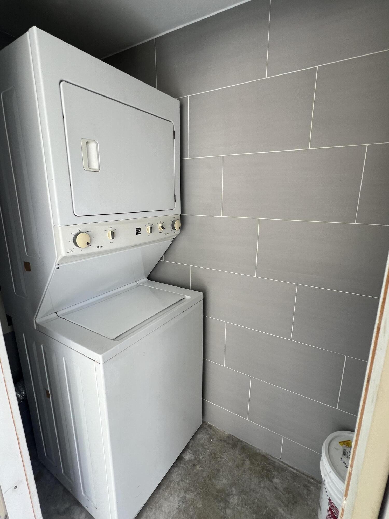 2012 Ardmore Road West Palm Beach, FL 33409 - Photo 11 of 18 Washer:Dryer