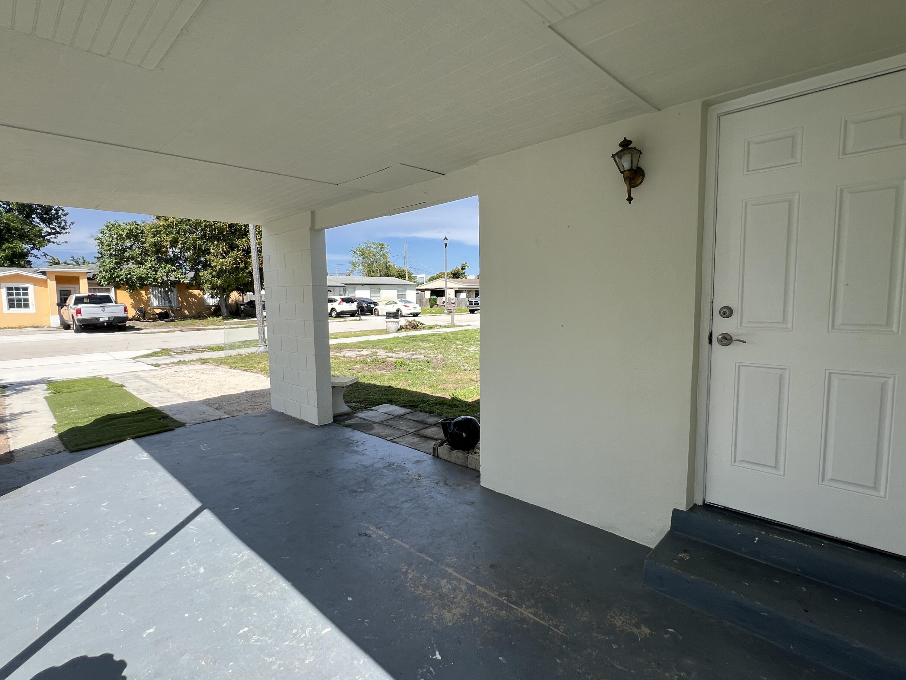 2012 Ardmore Road West Palm Beach, FL 33409 - Photo 12 of 18 Entrance