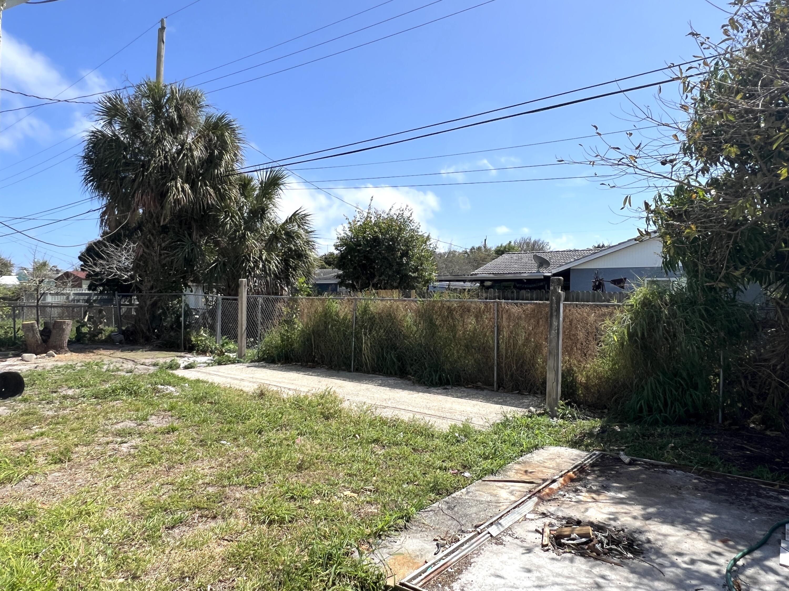 2012 Ardmore Road West Palm Beach, FL 33409 - Photo 15 of 18 Backyard