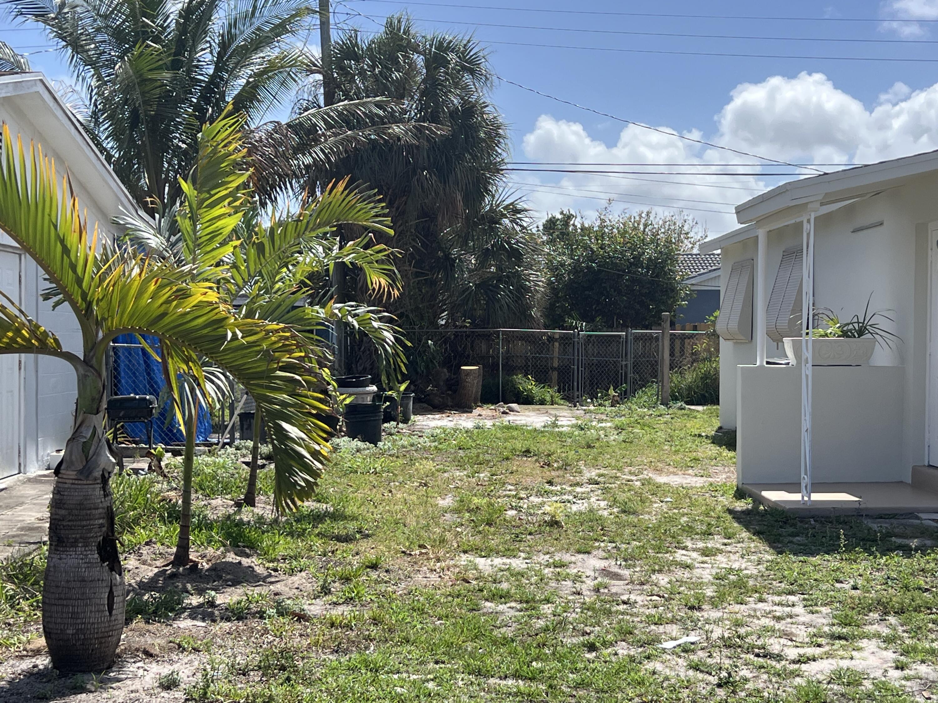 2012 Ardmore Road West Palm Beach, FL 33409 - Photo 16 of 18 Plenty of space