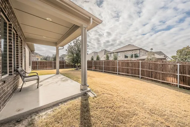 a view of a house with backyard and porch