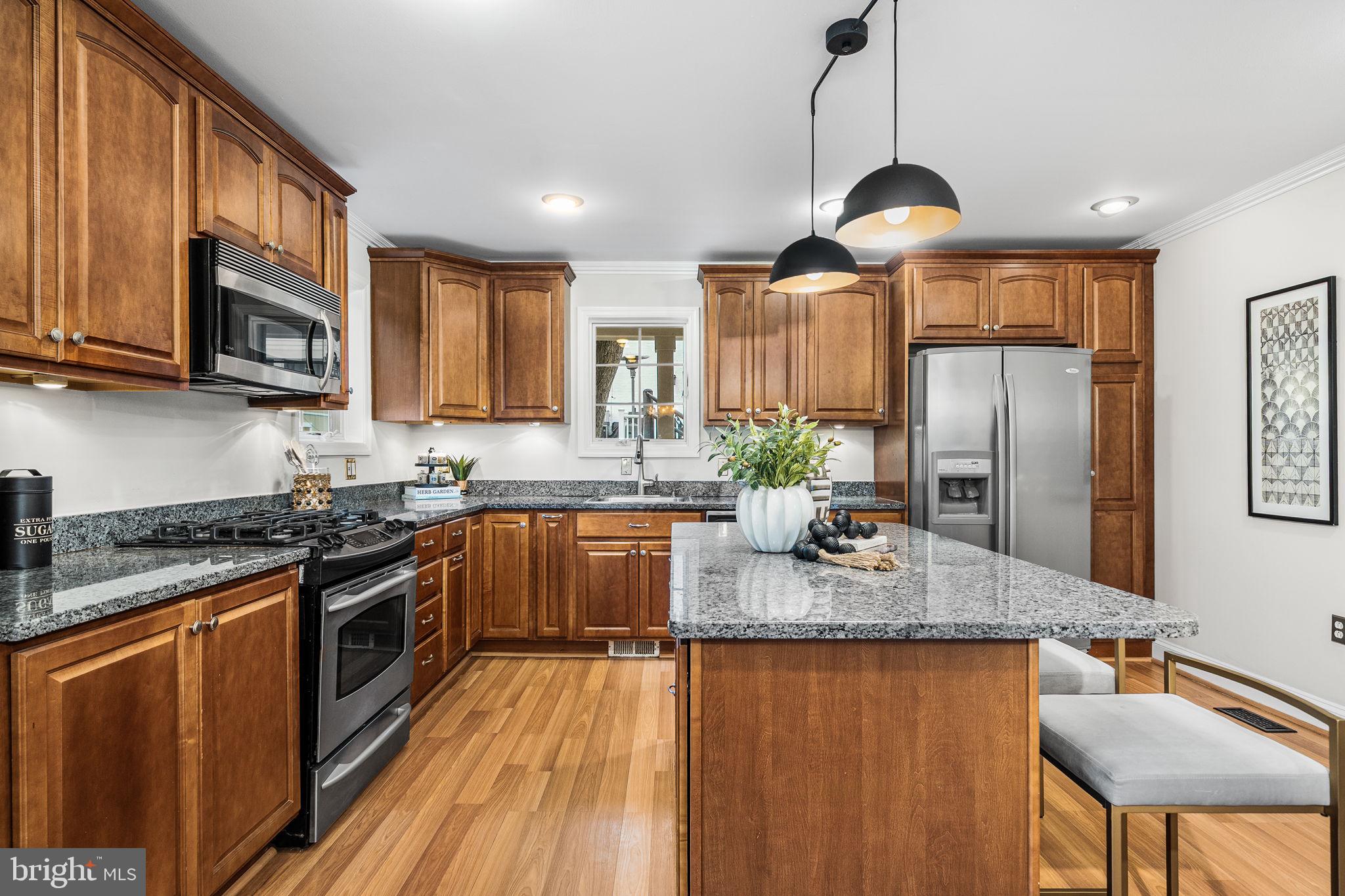 4923 34th Road North Arlington, VA 22207 - Photo 13 of 42 Beautiful cabinets & granite countertops