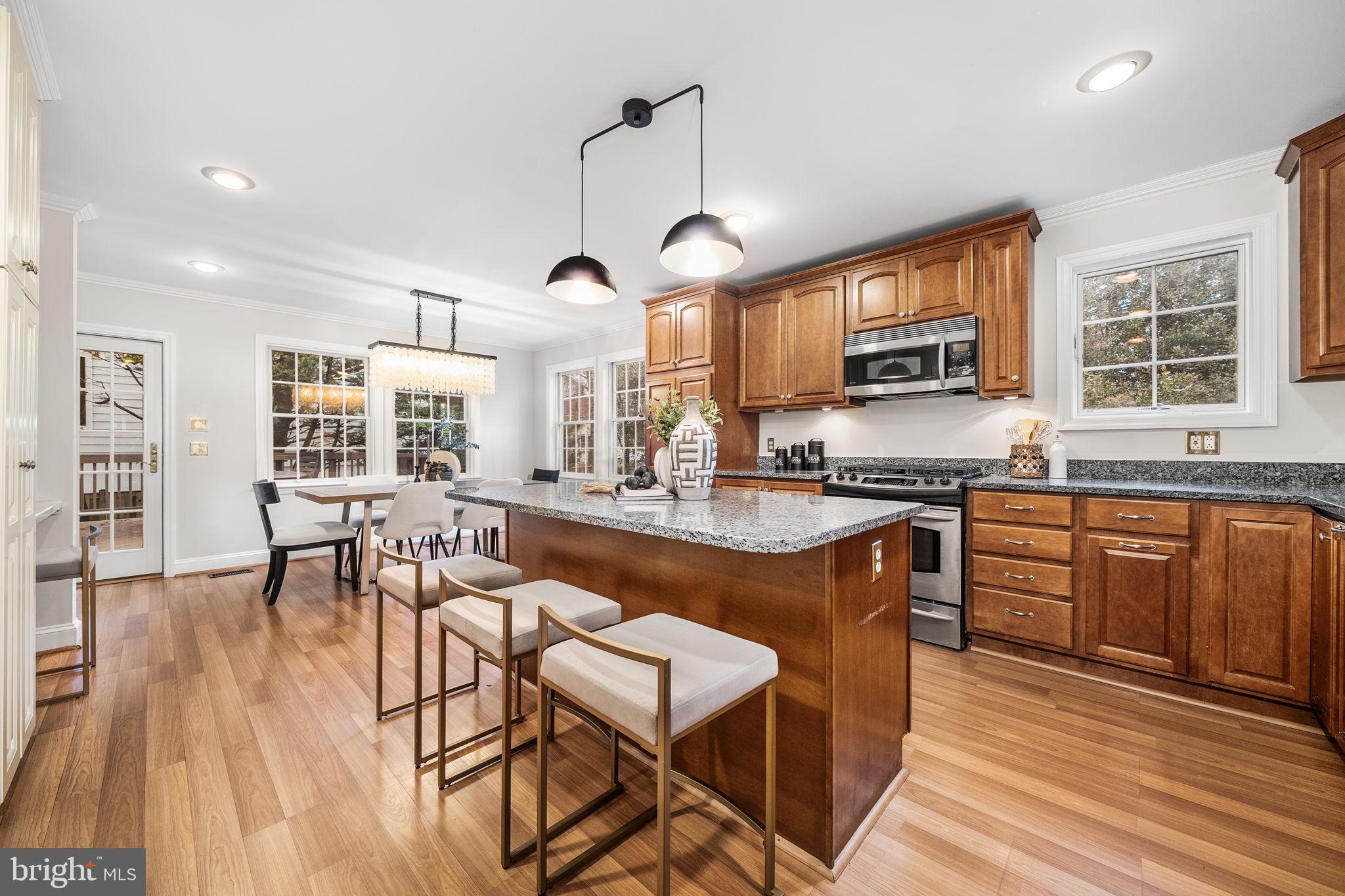 4923 34th Road North Arlington, VA 22207 - Photo 14 of 42 Extra island seating