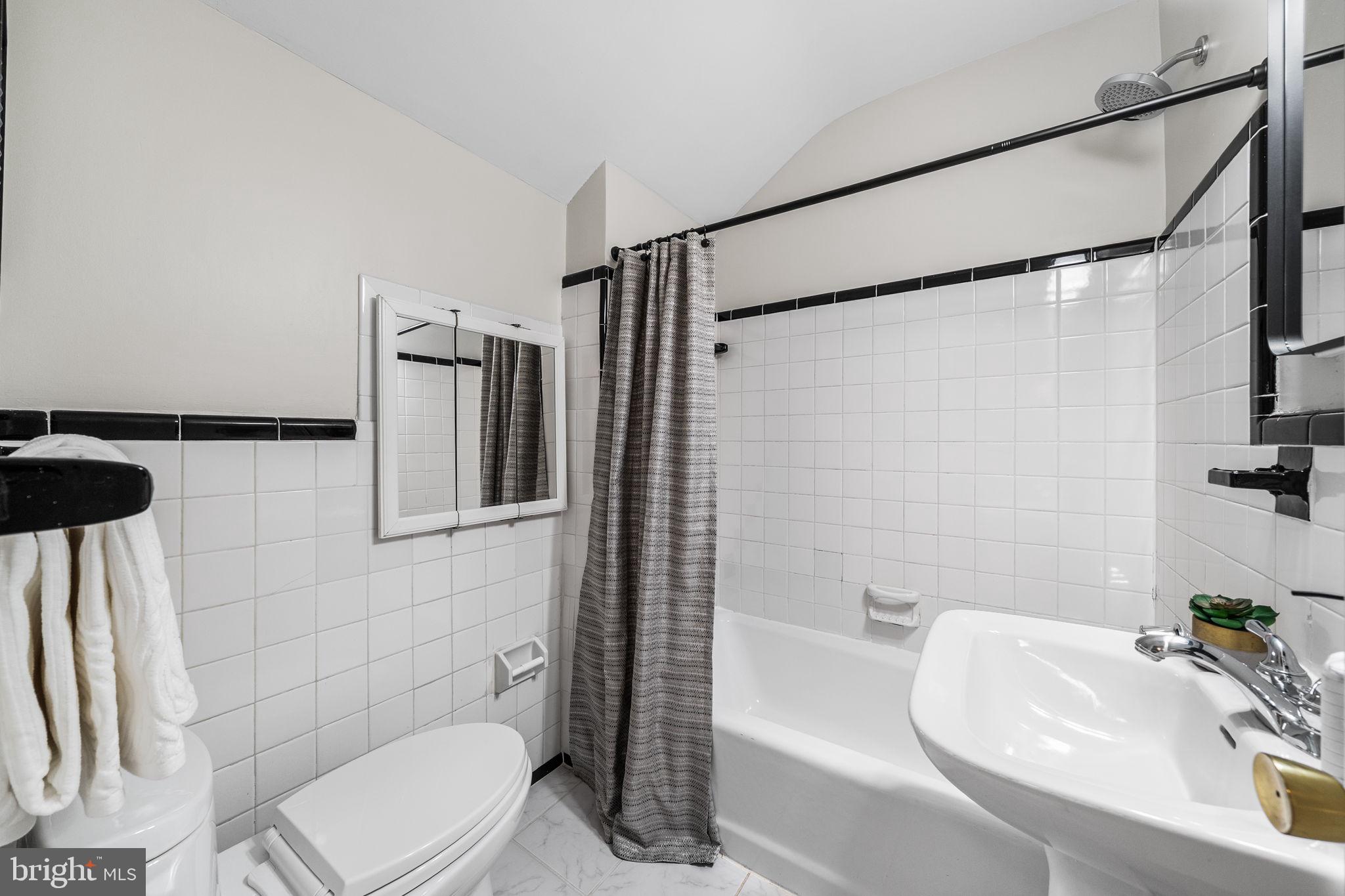 4923 34th Road North Arlington, VA 22207 - Photo 22 of 42 Upper Level Full Bathroom