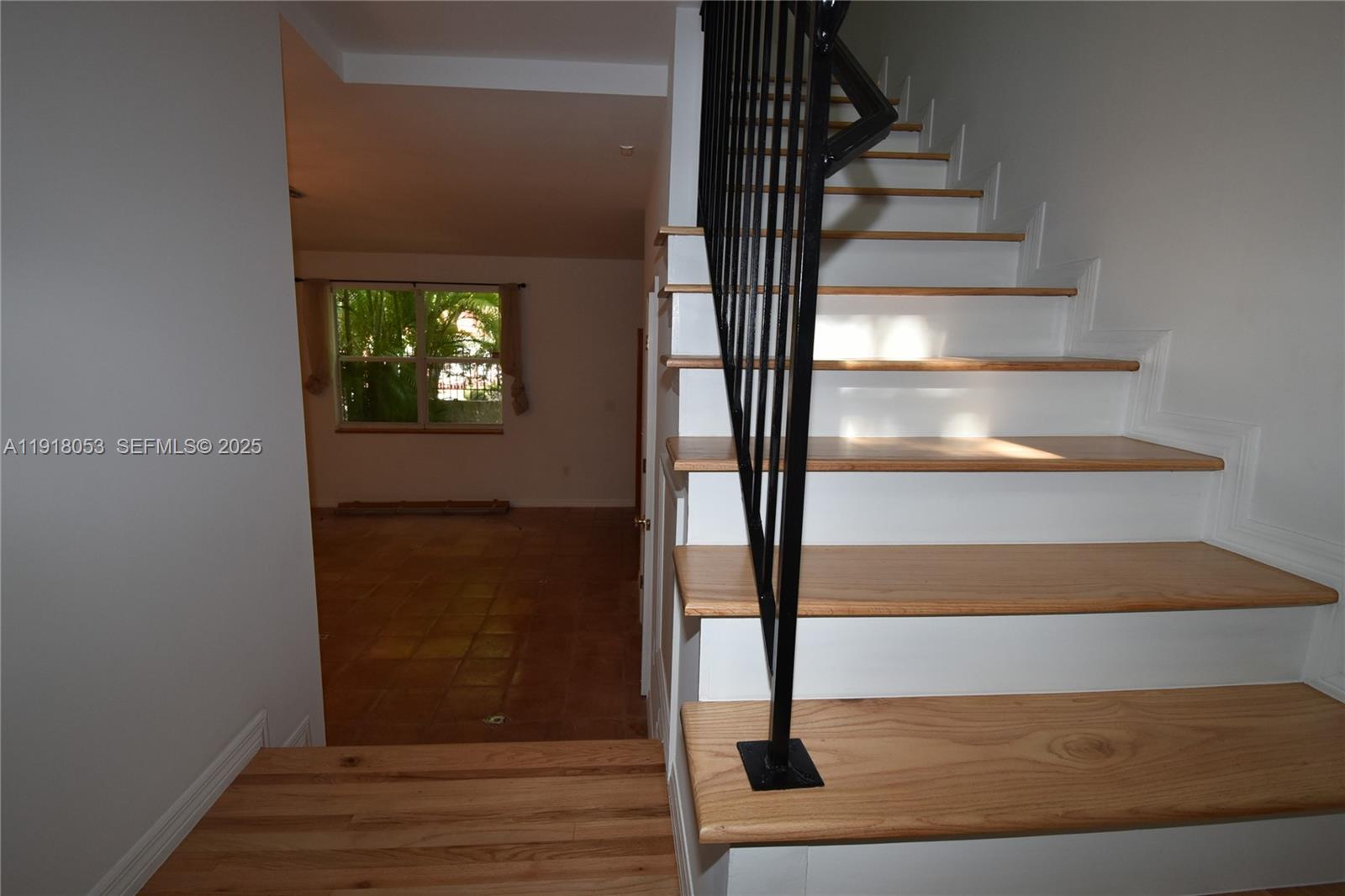 3051 Center Street, Unit 9 Miami, FL 33133 - Photo 4 of 11 a view of entryway