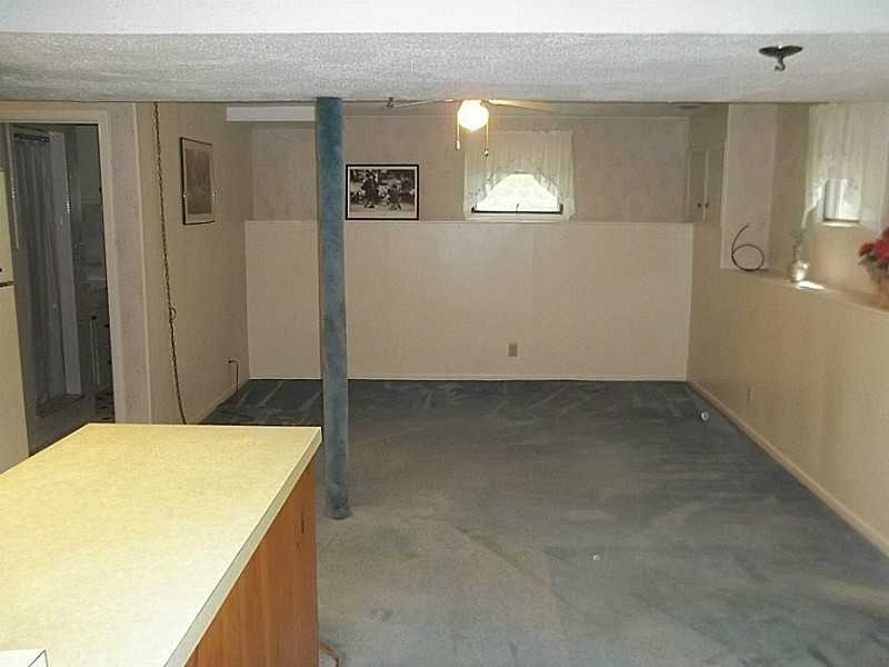 73 Francis Road Glocester, RI 02857 - Photo 15 of 24 Living Room. In law