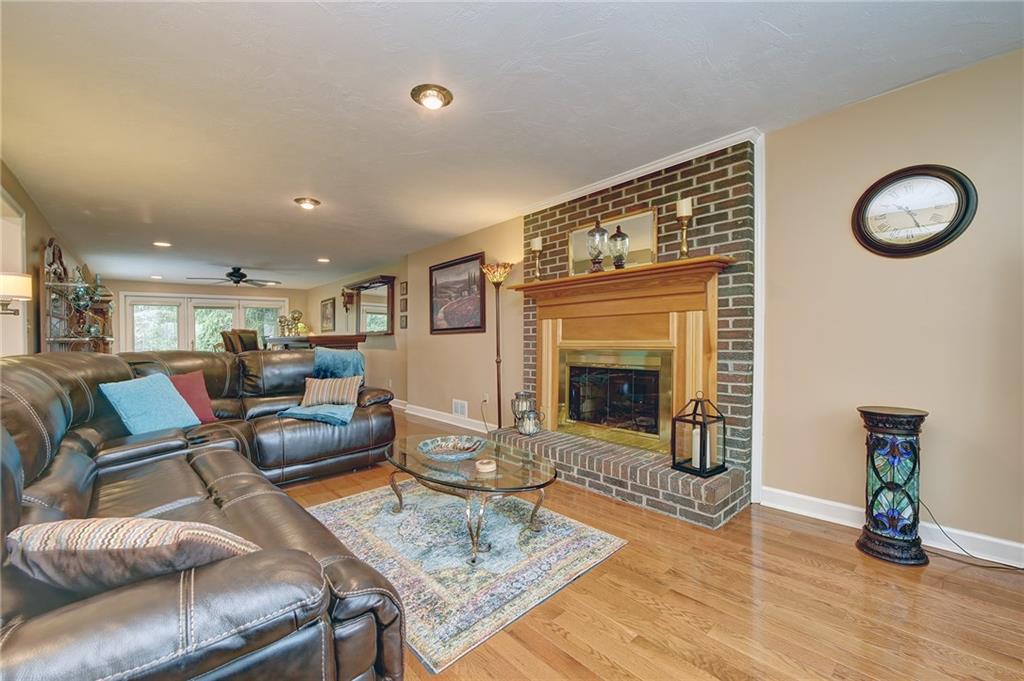 320 High Street Elizabeth, PA 15037 - Photo 4 of 25 PERFECT SPOT TO CURL UP WITH A GOOD BOOK
