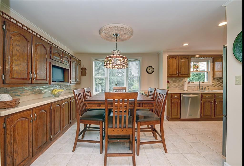 320 High Street Elizabeth, PA 15037 - Photo 9 of 25 THE PERFECT SPOT FOR CASUAL FAMILY MEALS