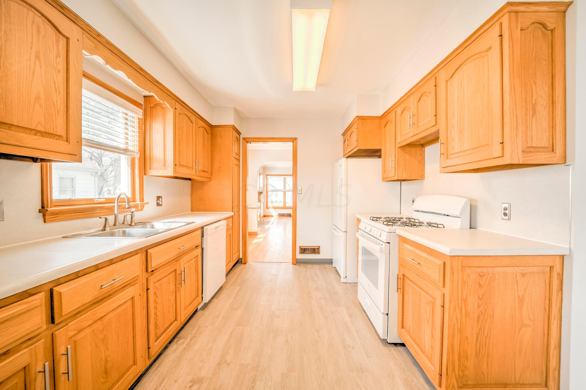 309 East Beaumont Road Columbus, OH 43214 - Photo 9 of 46 Kitchen to Living Room
