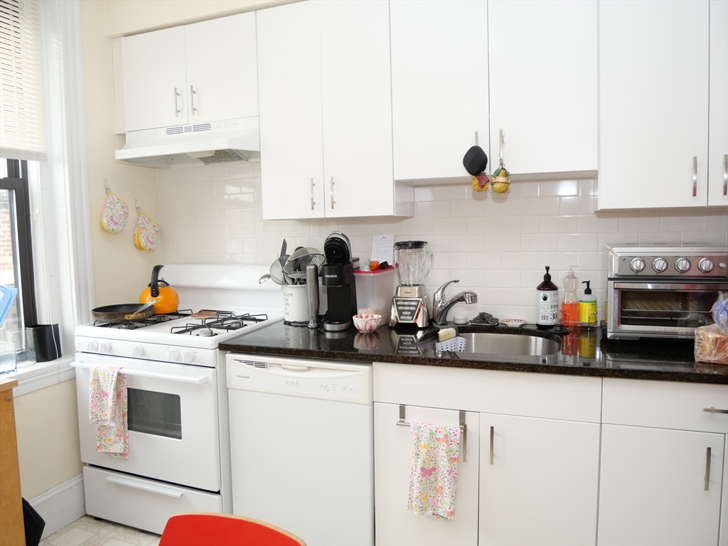 26 Browne Street, Unit 1 Brookline, MA 02446 - Photo 4 of 8