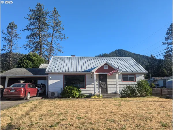 $295,000 | 47564 School Street, Oakridge, OR 97463