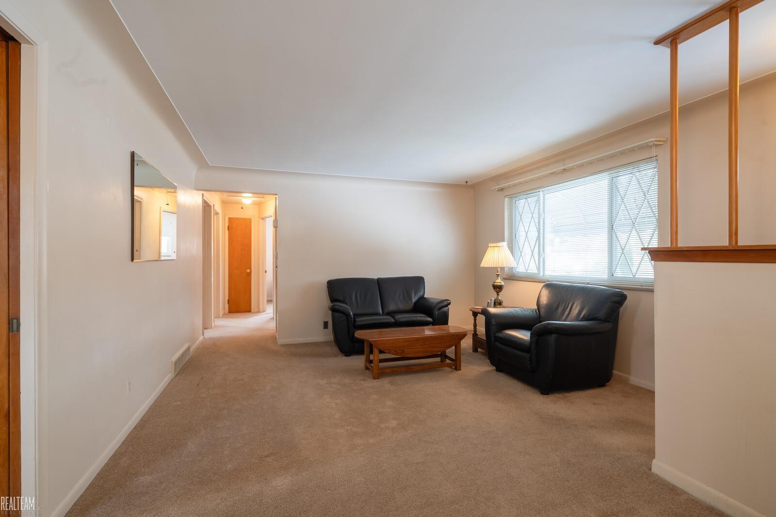127 South Alice Avenue Rochester, MI 48307 - Photo 5 of 28 50133660-e317f99a-99d8-4214-b5e6-b5f23b787e54.JPG