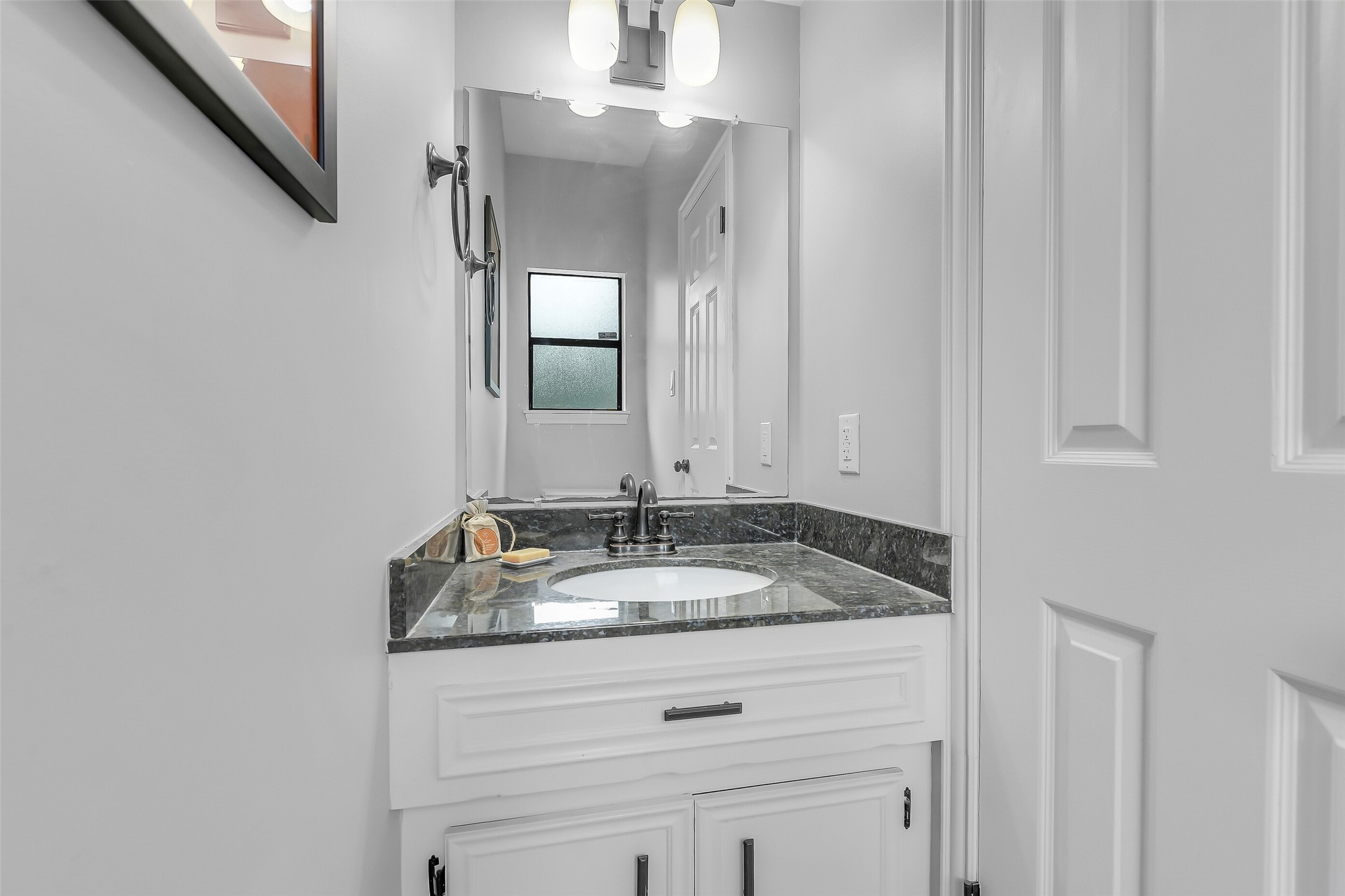 26 Split Rock Road Spring, TX 77381 - Photo 23 of 40 Half bath downstairs