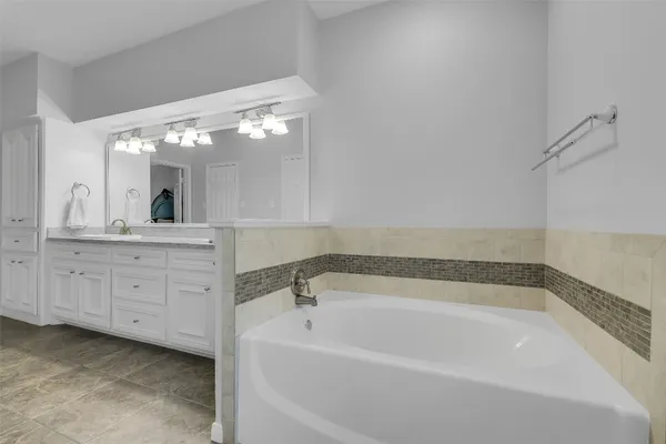 $685,000 | 26 Split Rock Road, Spring, TX 77381