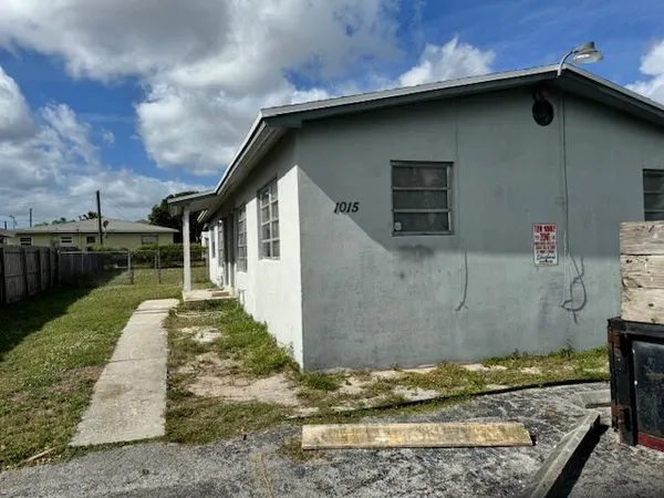 $1,800 | 1015 Avenue I, Unit 2, Riviera Beach, FL 33404