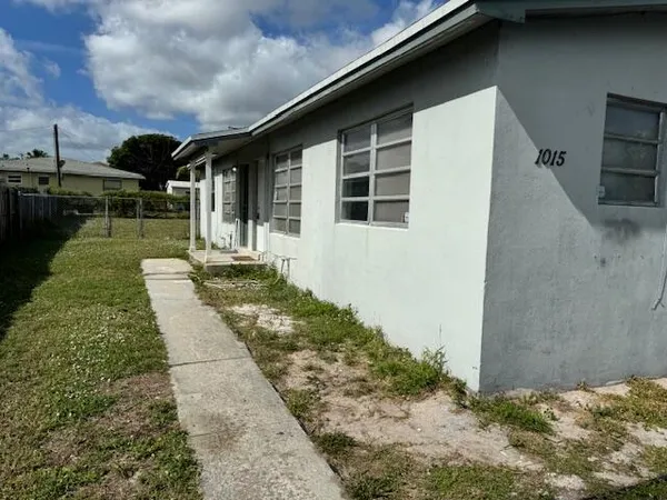 $1,800 | 1015 Avenue I, Unit 2, Riviera Beach, FL 33404