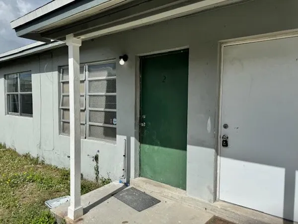 $1,800 | 1015 Avenue I, Unit 2, Riviera Beach, FL 33404
