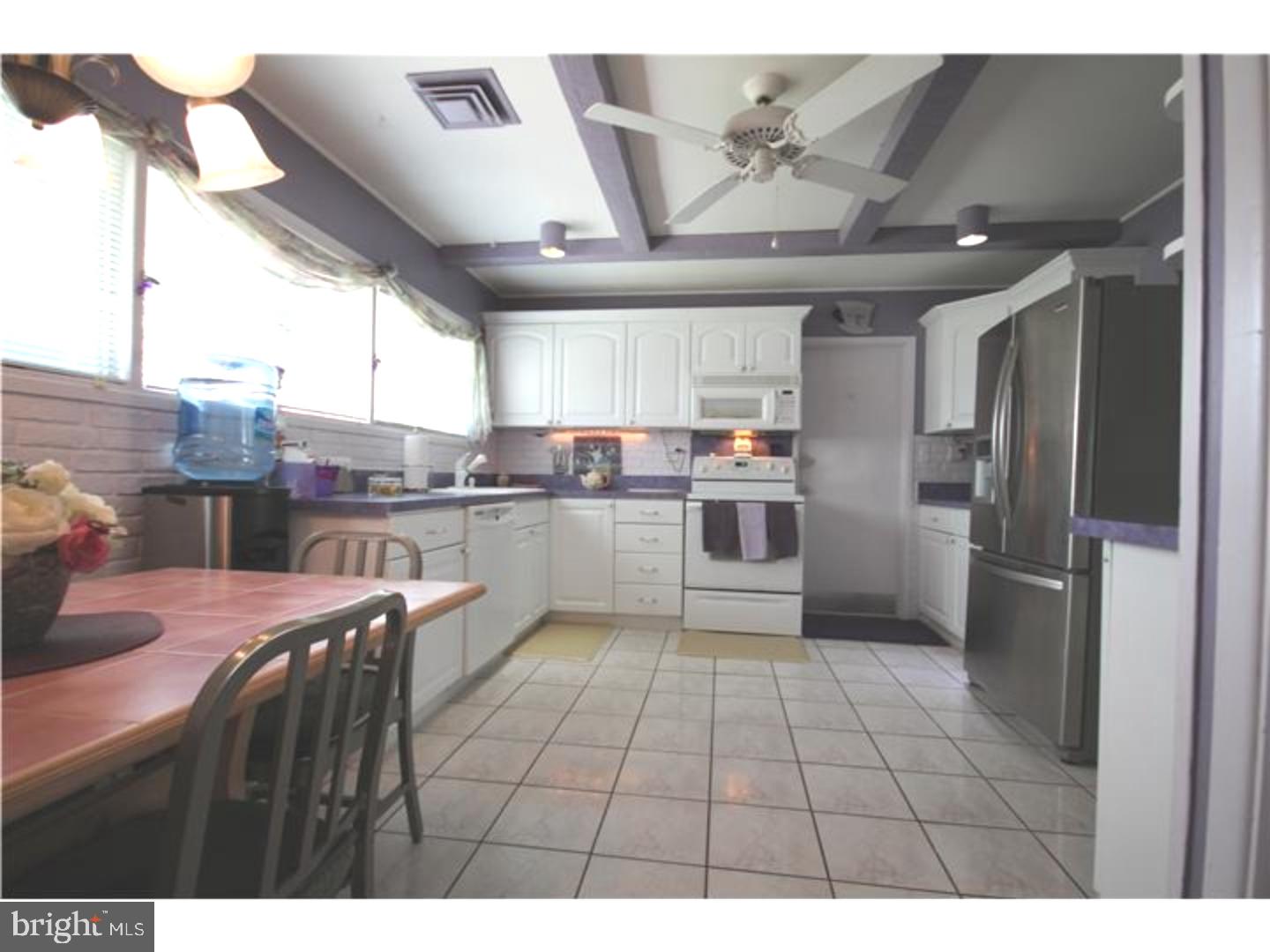 18 Red Berry Road Levittown, PA 19056 - Photo 4 of 20 Gallery Image 4