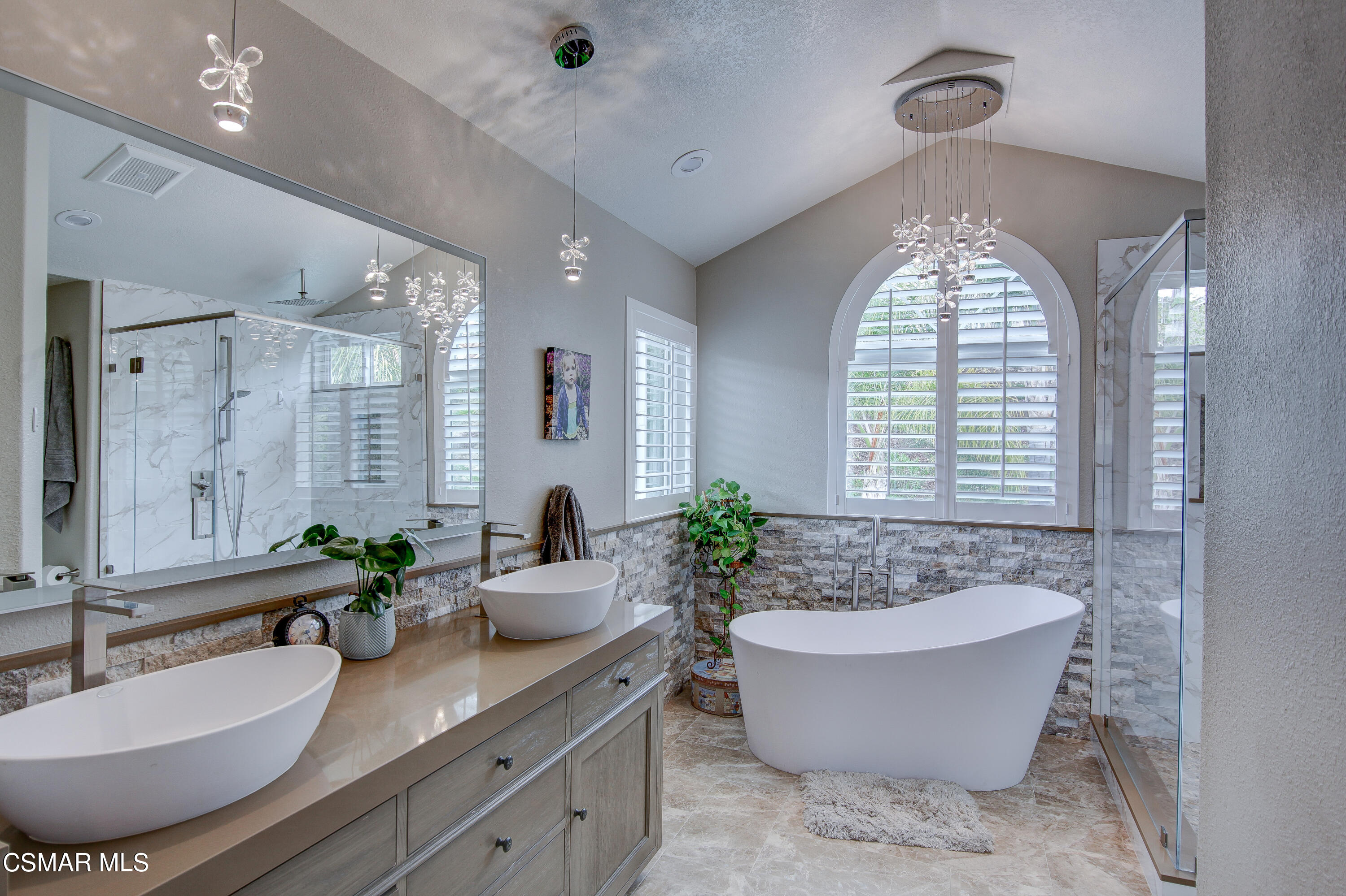 445 Innwood Road Simi Valley, CA 93065 - Photo 24 of 44 a spacious bathroom with a large tub and sink