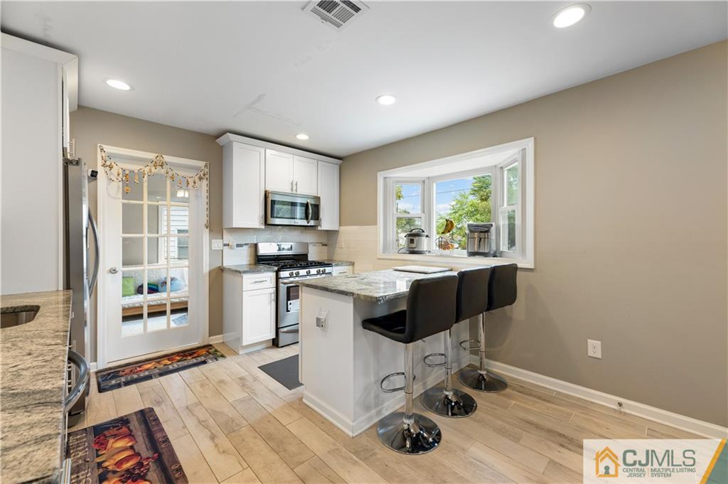 18 Baxter Road Edison, NJ 08817 - Photo 16 of 32 a kitchen with a stove a refrigerator and a sink
