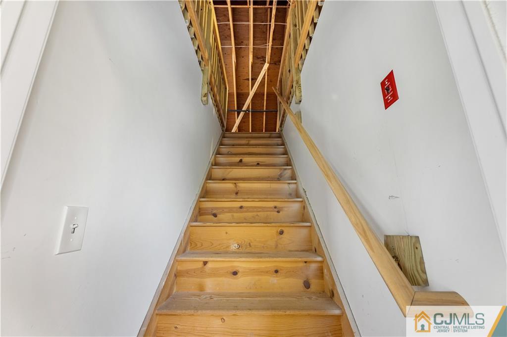 18 Baxter Road Edison, NJ 08817 - Photo 32 of 32 a view of entryway