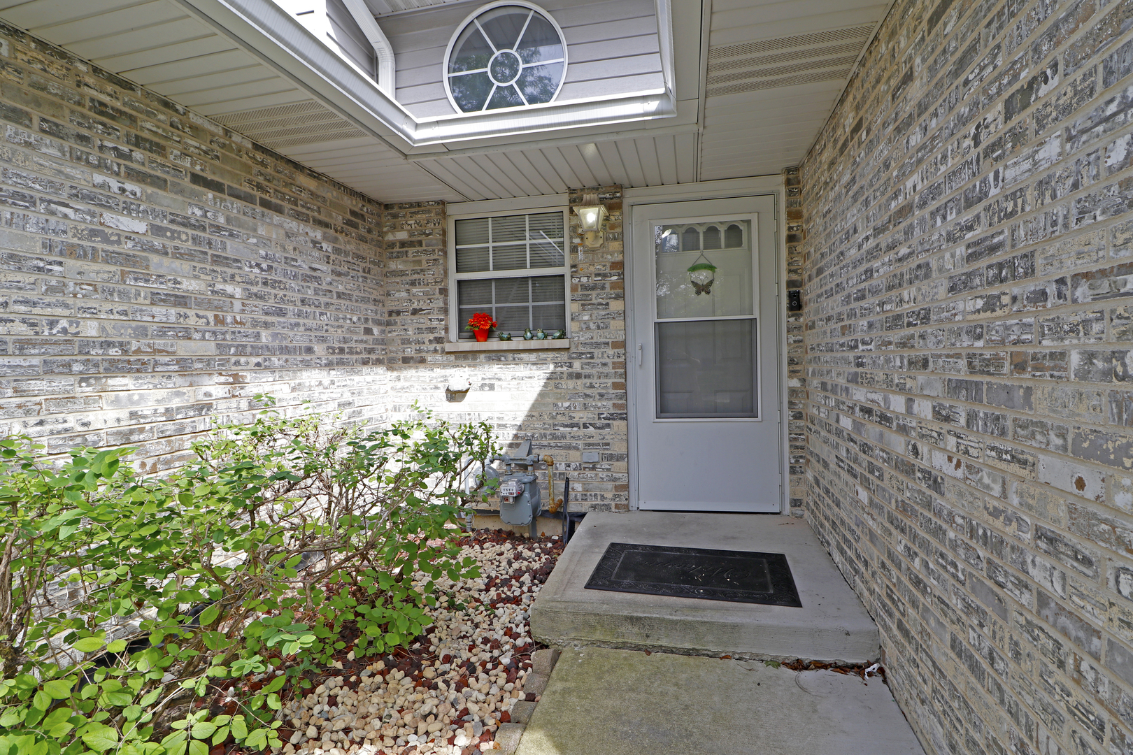 681 Tamarac Boulevard Addison, IL 60101 - Photo 2 of 27
