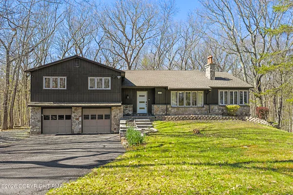 $400,000 | 109 Luton Court, Bushkill, PA 18324
