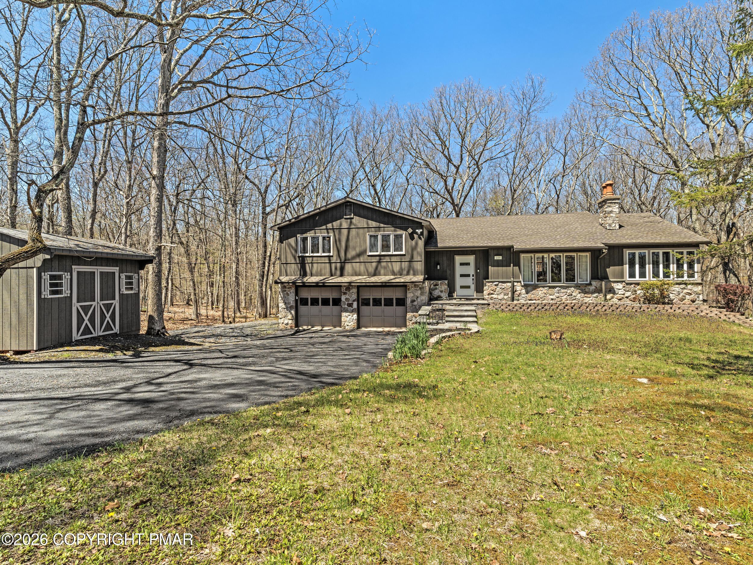 109 Luton Court Bushkill, PA 18324 - Photo 2 of 84 12_109 luton court -16