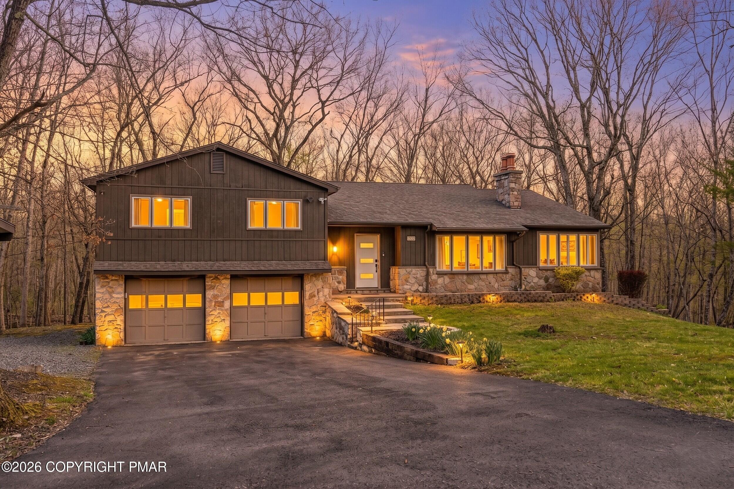 109 Luton Court Bushkill, PA 18324 - Photo 3 of 84 1_109 luton court -000