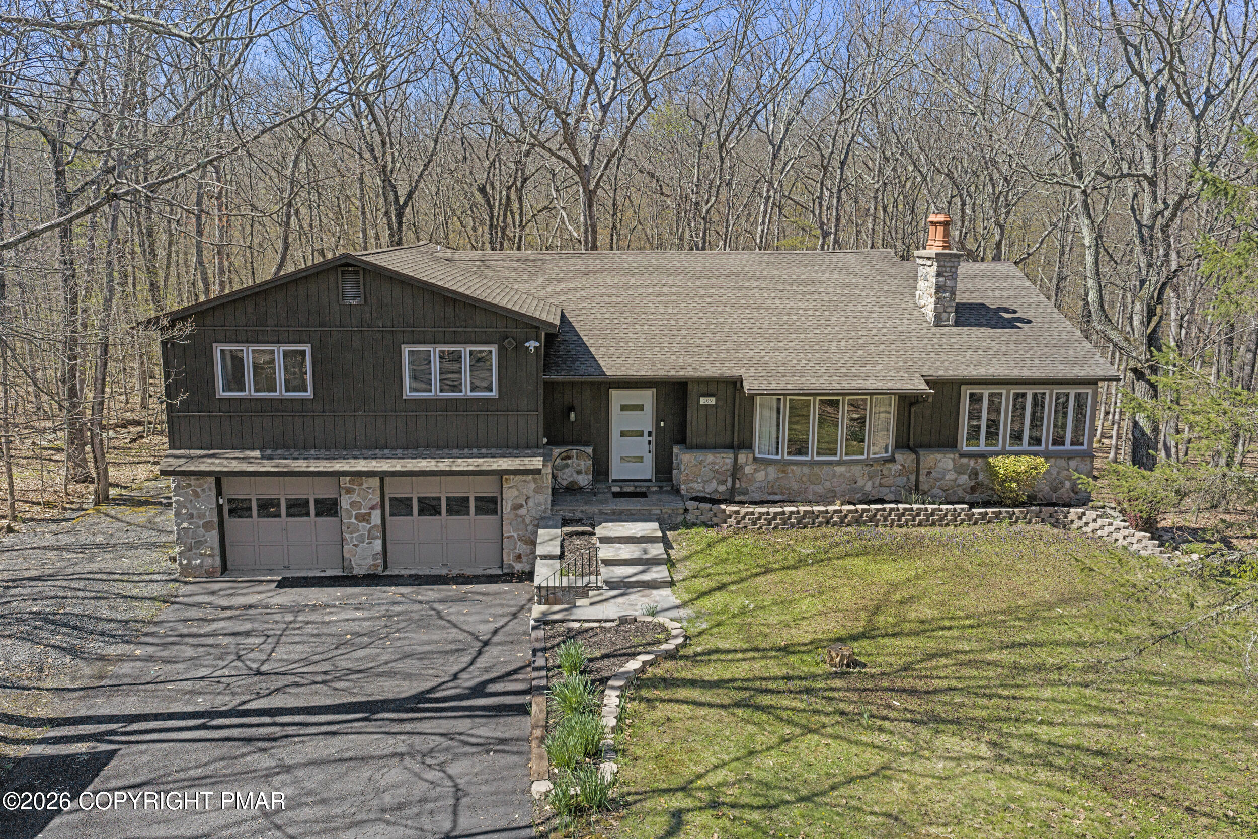 109 Luton Court Bushkill, PA 18324 - Photo 4 of 84 3_109 luton court -9