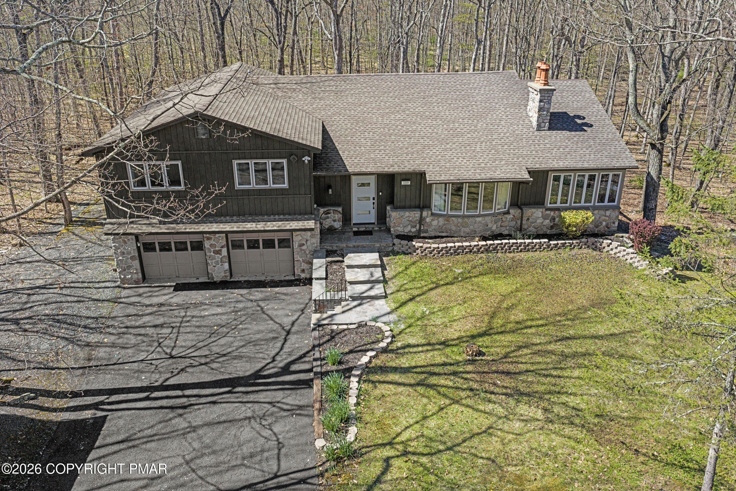 109 Luton Court Bushkill, PA 18324 - Photo 6 of 84 7_109 luton court -10