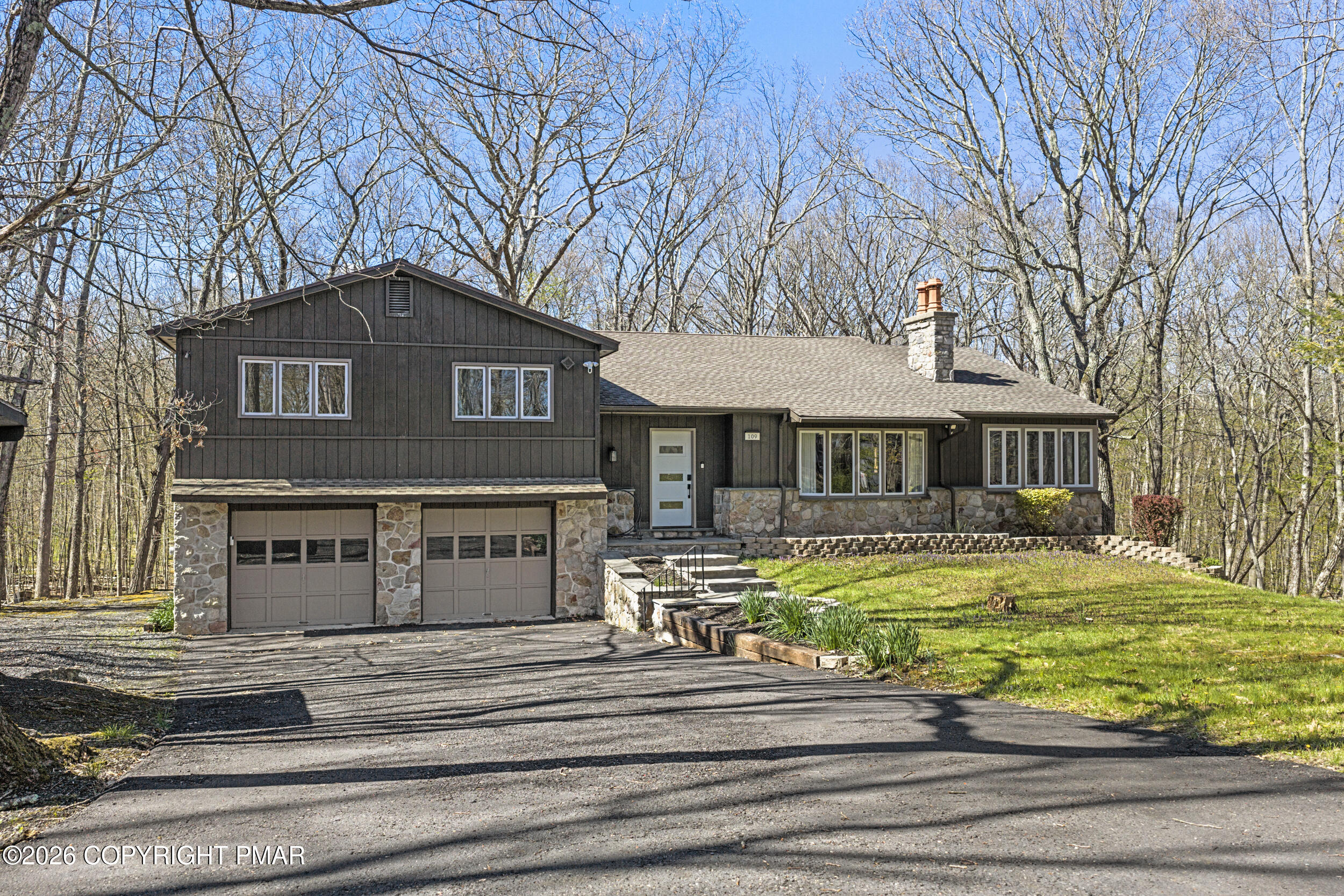 109 Luton Court Bushkill, PA 18324 - Photo 7 of 84 8_109 luton court -12