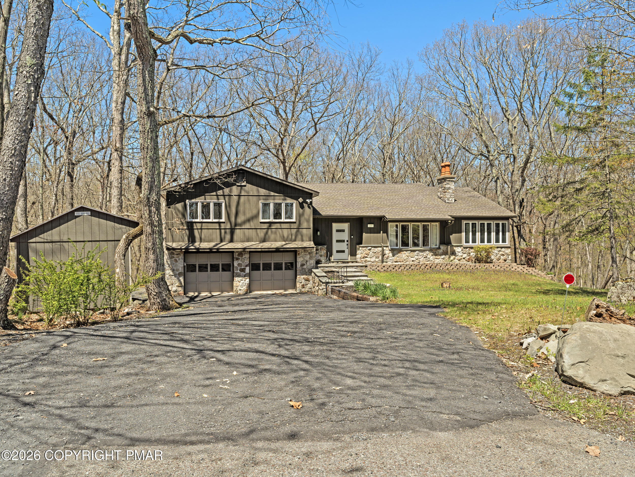 109 Luton Court Bushkill, PA 18324 - Photo 8 of 84 11_109 luton court -15
