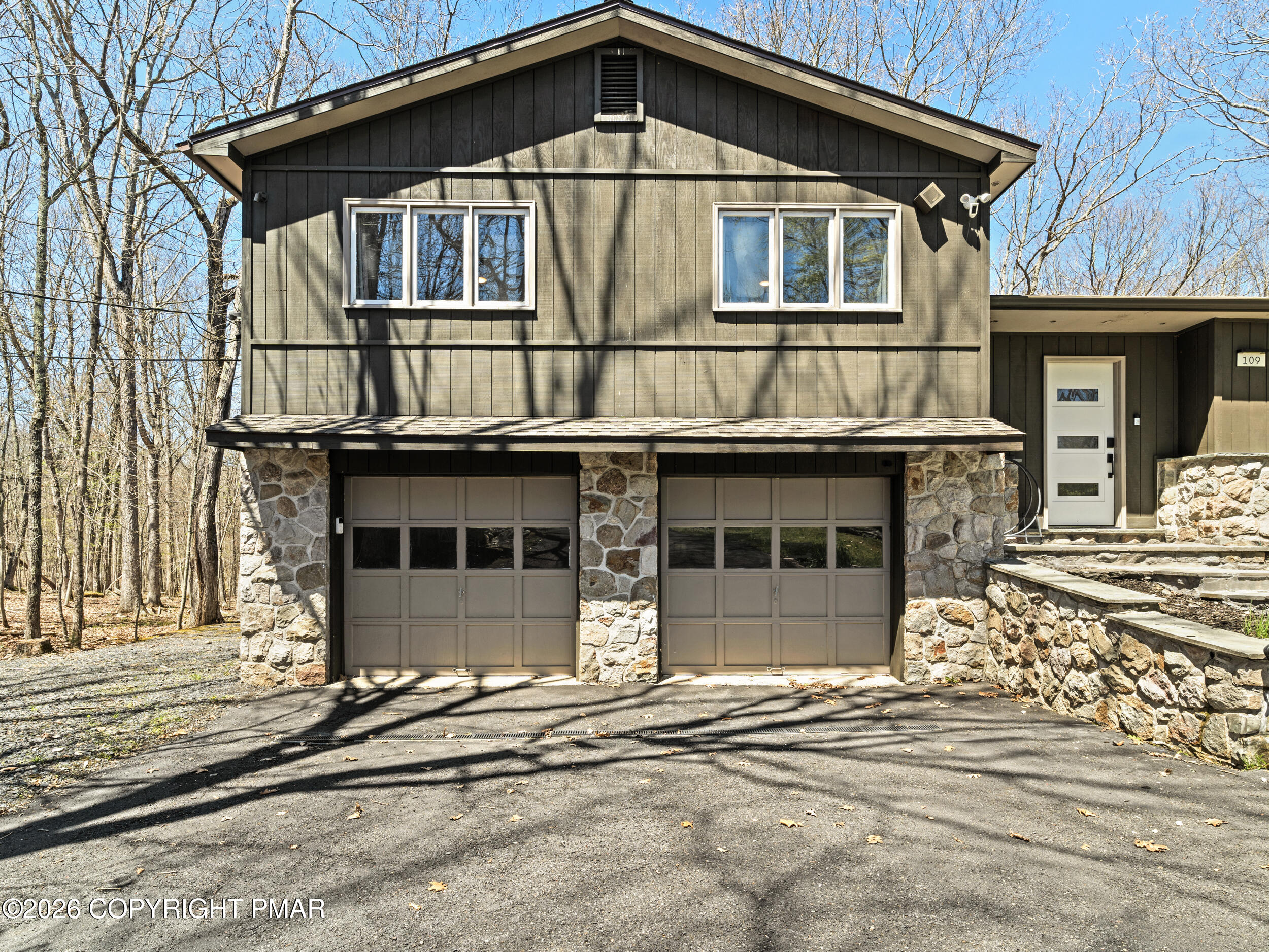 109 Luton Court Bushkill, PA 18324 - Photo 10 of 84 14_109 luton court -17