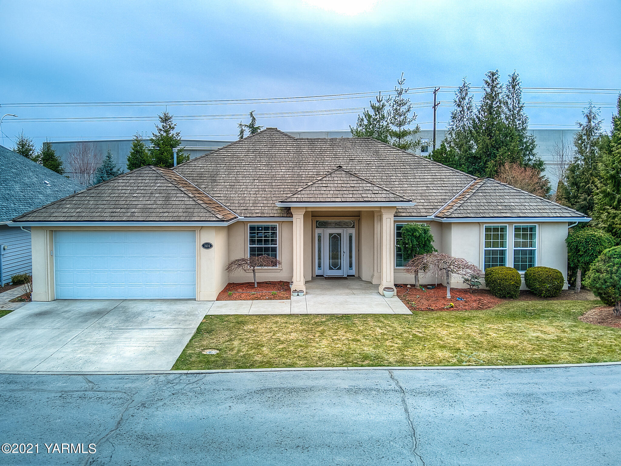 2004 Lakeview Drive Yakima, WA 98902 - Photo 1 of 48 a front view of a house with garden