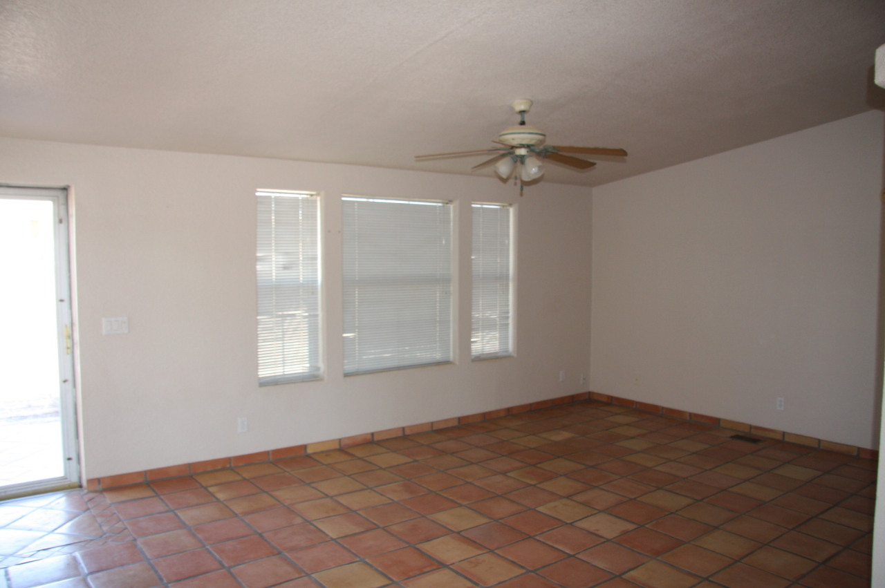 1521 West Joy Ranch Road Phoenix, AZ 85086 - Photo 3 of 15 living room