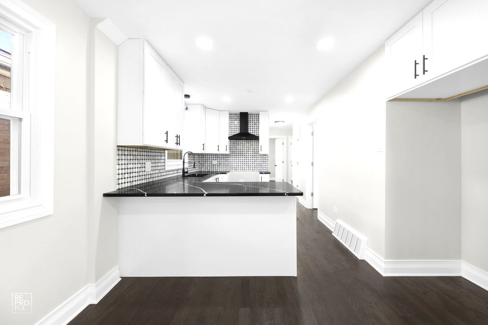 7359 South May Street Chicago, IL 60621 - Photo 4 of 19 Gallery Image 4