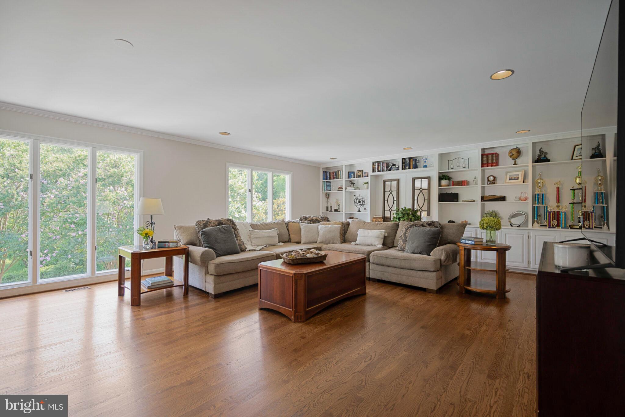 13111 Springdale Estates Road Clifton, VA 20124 - Photo 32 of 109 A family room designed to engage: bonus built ins!