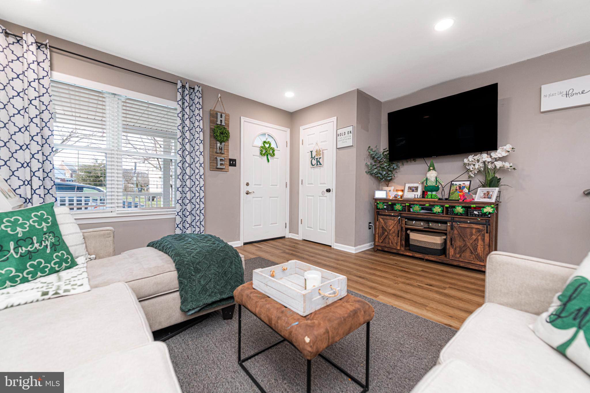 527 May Street Pottstown, PA 19464 - Photo 5 of 43 Living Room